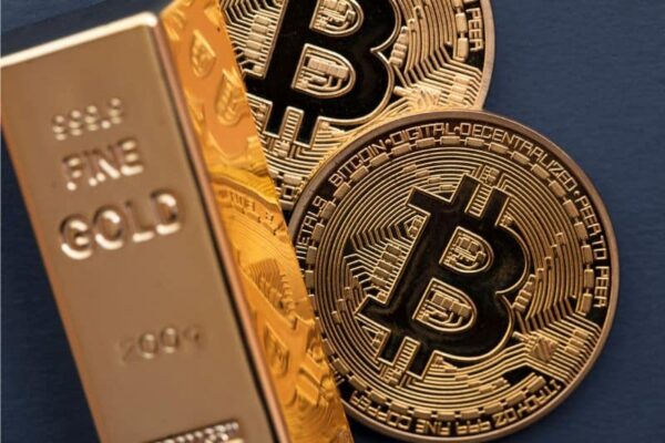 Gold Bitcoin linked BTC breaks through 28000 both seen as safe haven assets amid banking crisis